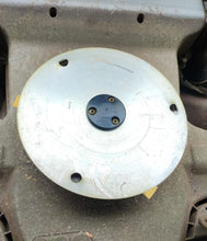 Laden Sie das Bild in den Galerie-Viewer, 12x Messer aus Titan 35mm x 18mm x 0,75mm für Husqvarna Automower, Beispiel – von Kraftfeld | Werkzeughandel - Feldmann