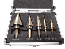 Laden Sie das Bild in den Galerie-Viewer, 5 tlg Profi Stufenbohrer Set, in Box – von Kraftfeld | Werkzeughandel - Feldmann