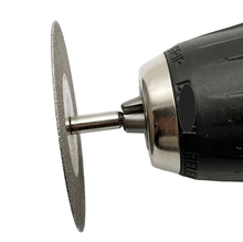 Laden Sie das Bild in den Galerie-Viewer, 5x KRAFTFELD Mini Ø50mm Diamant Trennscheibe + Aufspann, Anwendungsbeispiel – von Kraftfeld | Werkzeughandel - Feldmann