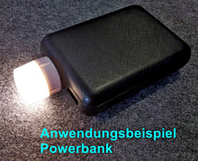 Laden Sie das Bild in den Galerie-Viewer, USB Mini LED Nachtlicht an einer Powerbank im Einsatz – Kraftfeld von Werkzeughandel Feldmann