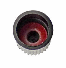 Laden Sie das Bild in den Galerie-Viewer, Ventilkappe mit rotem Dichtungsring für Autoventile – Innenansicht