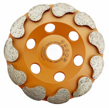 Laden Sie das Bild in den Galerie-Viewer, Profi Diamant Schleiftopf Ø 125mm Betonschleifer, Schleifteller, von unten Topfscheibe, gebogene Segmente für Granit, Beton, Marmor, Estrich, Stein – von Kraftfeld | Werkzeughandel - Feldmann