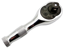 Laden Sie das Bild in den Galerie-Viewer, robuste Kraftfeld Mini Ratsche Knarre Umschaltknarre aus CRV 1/4 " Zoll mit Umschalter + Entriegelungsknopf für die Stecknuss – von Kraftfeld | Werkzeughandel - Feldmann