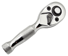 Laden Sie das Bild in den Galerie-Viewer, robuste Kraftfeld Mini Ratsche Knarre Umschaltknarre aus CRV 1/4 " Zoll mit Umschalter + Entriegelungsknopf für die Stecknuss – von Kraftfeld | Werkzeughandel - Feldmann