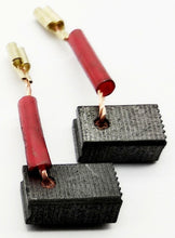 Laden Sie das Bild in den Galerie-Viewer, 1 Paar Motorkohlen für DEWALT, von vorne, on Kraftfeld, Werkzeughandel Feldmann
