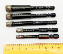 Laden Sie das Bild in den Galerie-Viewer, 5-teiliges Diamant-Trockenbohrer-Set mit ¼&quot; Sechskant für Keramik, Fliesen, &amp; Glas, Maße – Kraftfeld | Werkzeughandel Feldmann
