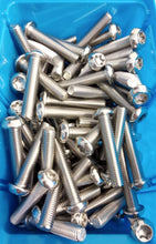 Laden Sie das Bild in den Galerie-Viewer, Linsenkopfschrauben Torx M6,M8,M10,M12 30 - 120mm Vollgewinde Edelstahl A2 V2A VA DIN ISO 7380 Maschinenschrauben Inenbereich und Außenbereich geeignet. Maschinenbau, Metallbau, Garten, Terrasse – von Kraftfeld | Werkzeughandel - Feldmann
