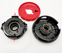 Laden Sie das Bild in den Galerie-Viewer, Ø115mm halbautomatischer (Tab) Fadenkopf mit 10mm Aufnahmebohrung und 2,4mm Faden Mähkopf / Spulenkopf / Trimmerkopf / Doppelfadenkopf für Freischneider, Motorsense universell – von Kraftfeld | Werkzeughandel - Feldmann
