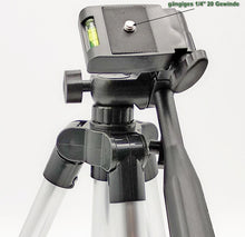 Laden Sie das Bild in den Galerie-Viewer, ALU Dreibein Stativ mit Wasserwaage, max 27 - 47cm Höhe, für Laser und Nivelliergeräte, Foto und Kamera, standard 1/4&quot; 20 Gang UNC Gewinde; inclusive Tasche – von Kraftfeld | Werkzeughandel - Feldmann
