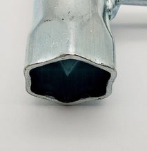 Laden Sie das Bild in den Galerie-Viewer, Kettensäge Kreuz Zündkerzenschlüssel 17x19mm Schraubenschlüssel Kombi Schlüssel – von Kraftfeld | Werkzeughandel - Feldmann
