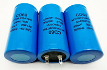 Laden Sie das Bild in den Galerie-Viewer, Kondensator bis 250V~ AC 150,200,250,300,400,450 µF uf CD 60 Arbeitskondensator – von Kraftfeld | Werkzeughandel - Feldmann
